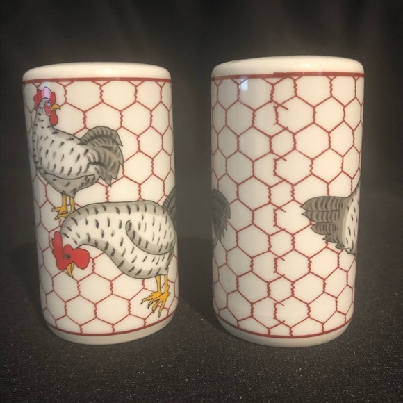 Vintage Chickens Salt Pepper Shakers - White Red Black Gray - Made in Japan - Picture 3 of 7